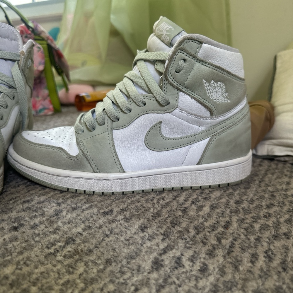 Nike High-Top Sneakers in White and Green